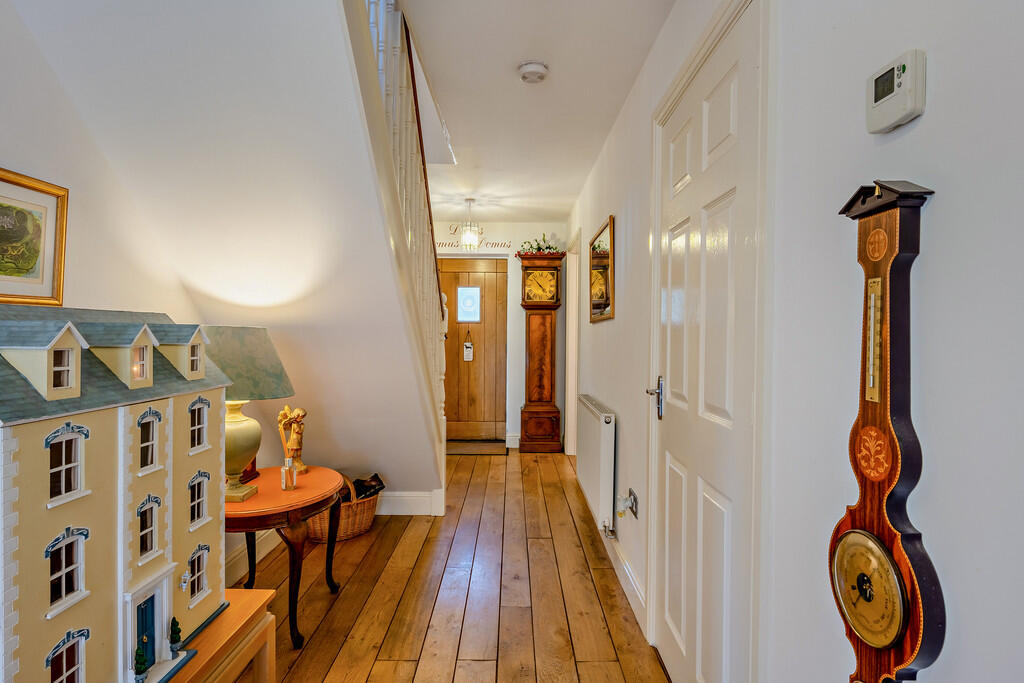 8643242-interior1...