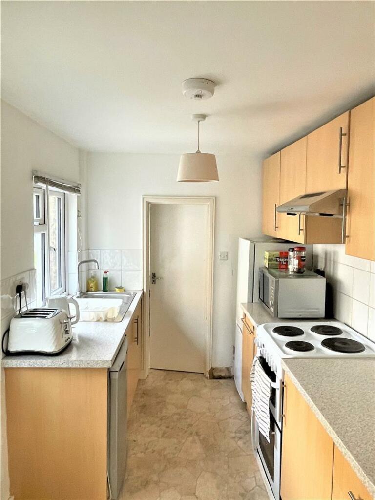 kitchen 1.jpg
