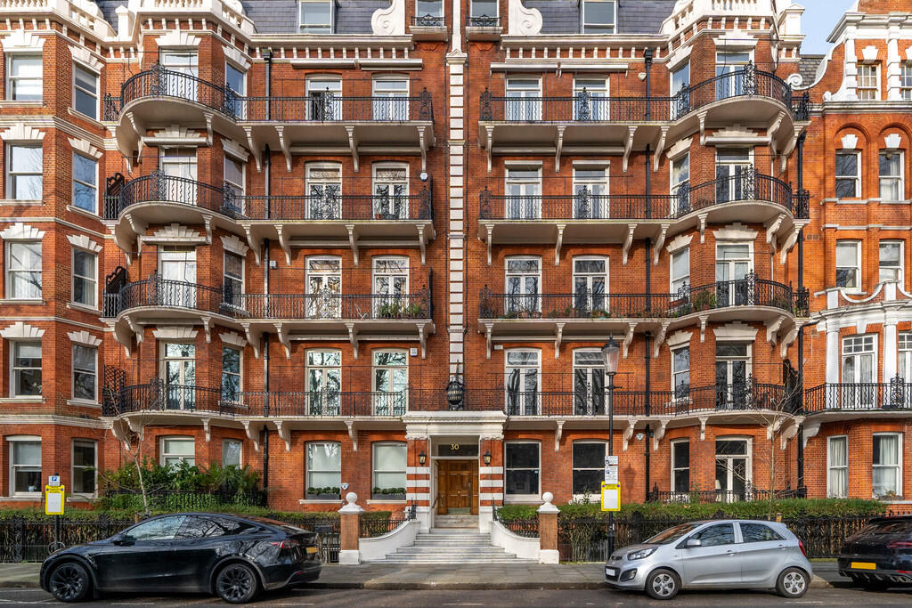 1, 30 Bramham Gar...