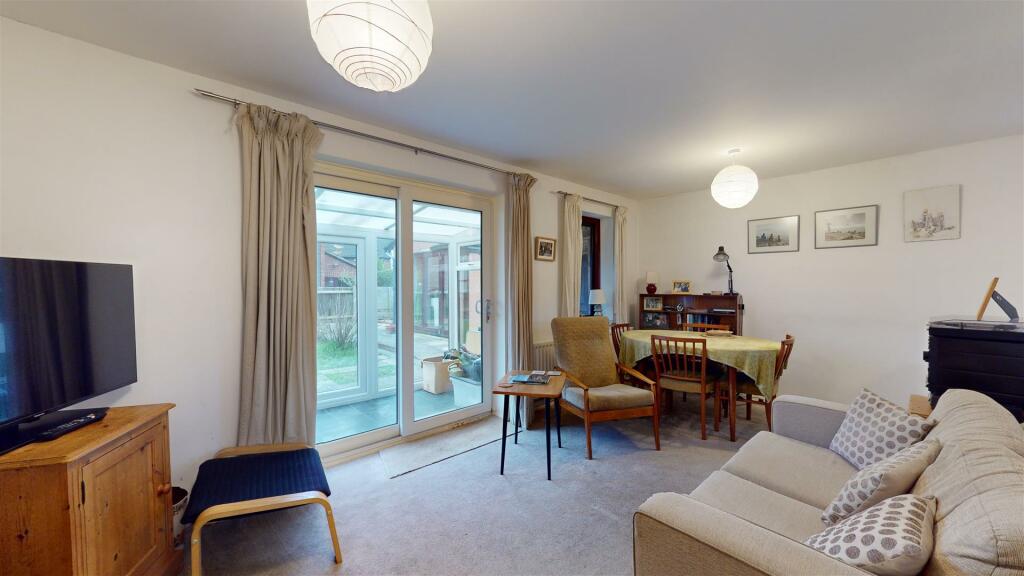 LOUNGE/DINING ROOM