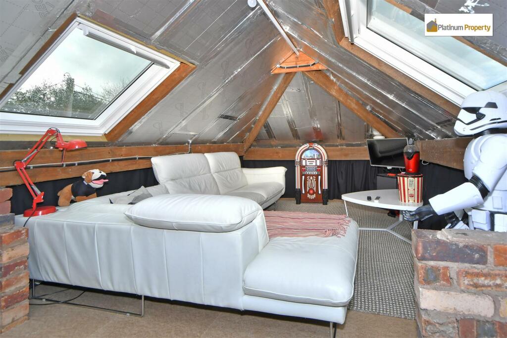LOFT ROOM