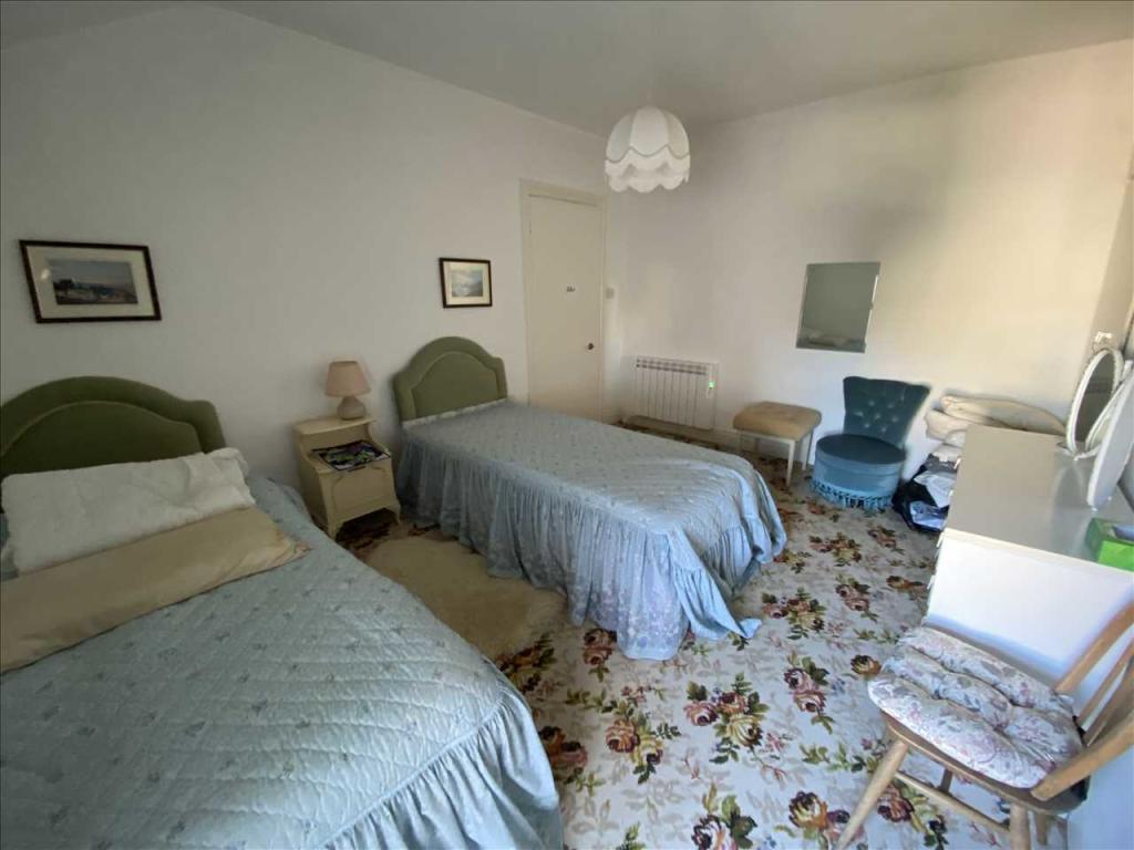 Bedroom (rear)
