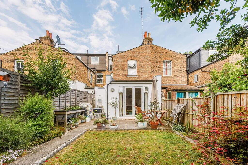 Flat 1 - 31 Birkbeck Grove-8.jpg