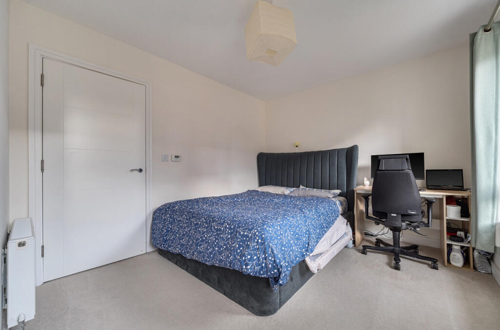 1372440-15-690370...