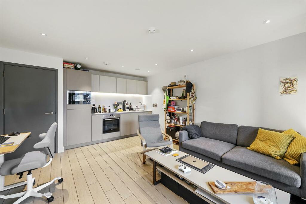 Flat 8, 11 Canalside Square - rTaaXkA5NE8IJ6BIQGLK