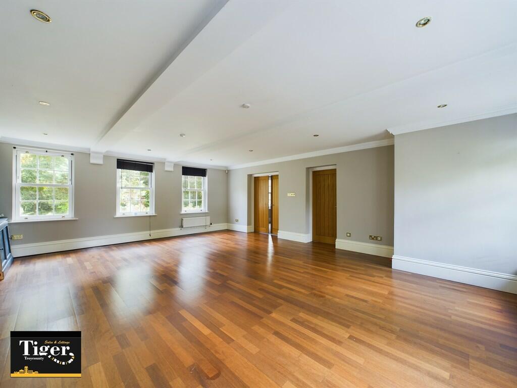 CAM02176G0-PR0329...