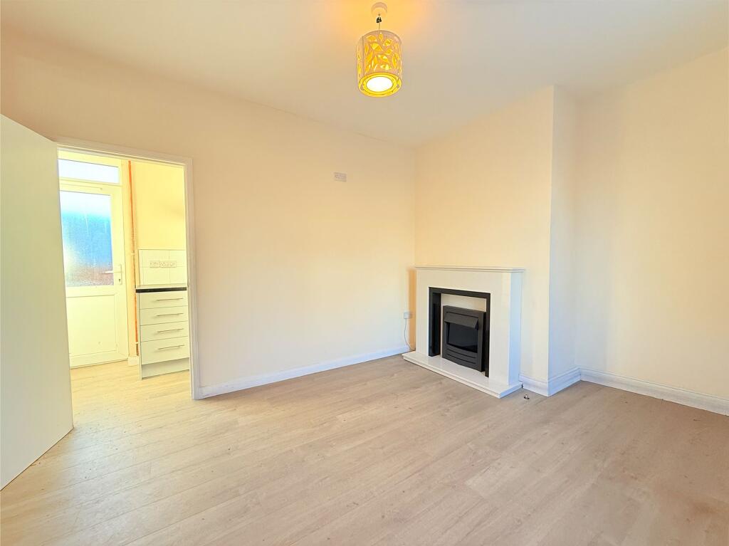 Leeds Road, Deighton, HD2