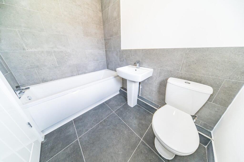 67 Mollington bathroom.jpg