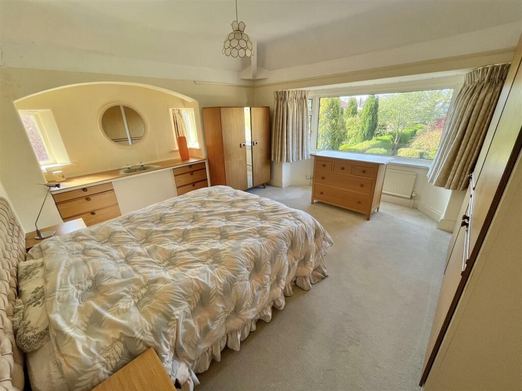 Bedroom 1.jpg