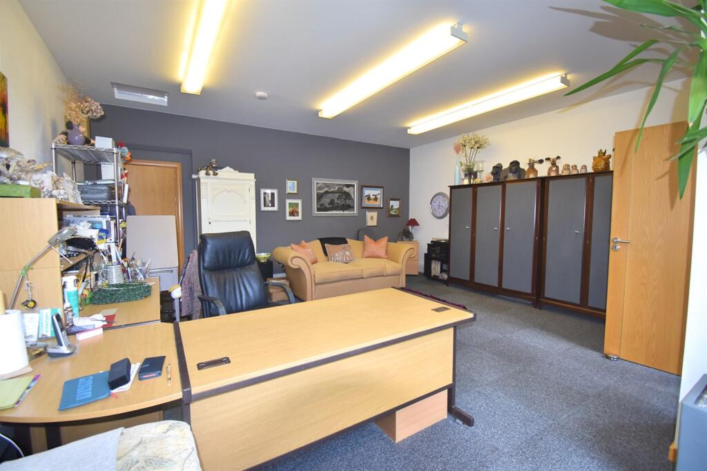 Sitting Room / Offic