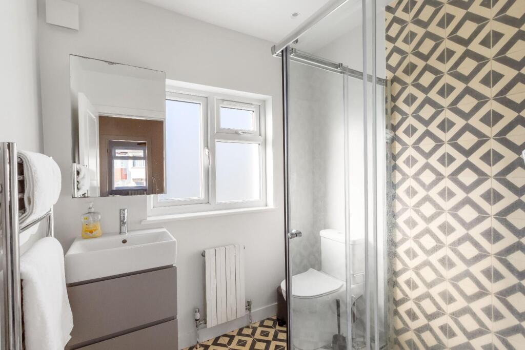 shower room (2).jpg