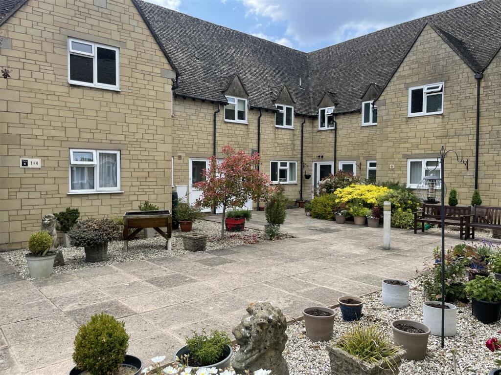 Rear Elevation and Courtyard.JPG