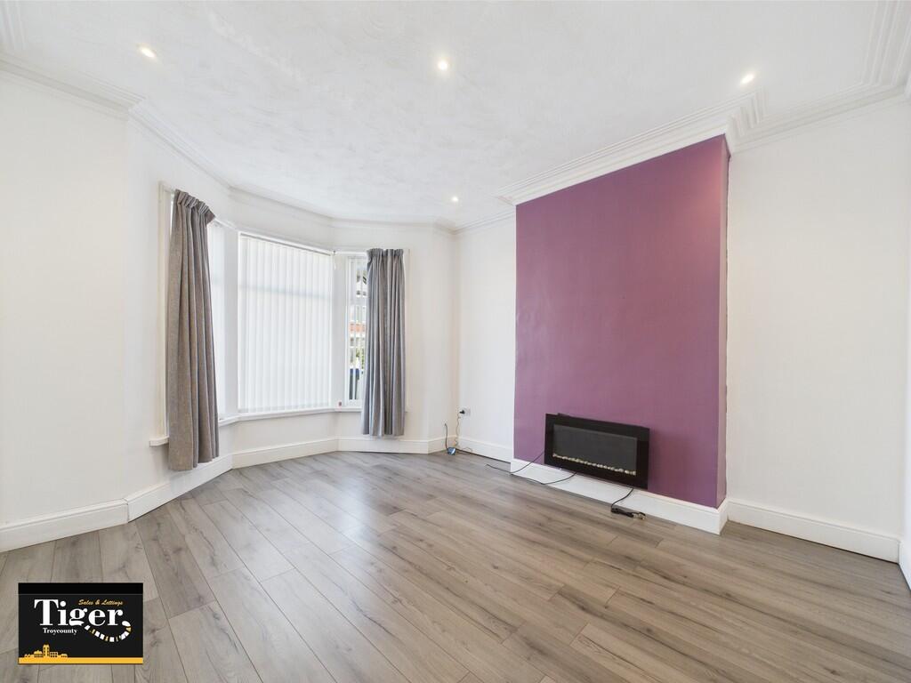 CAM02176G0-PR0583...