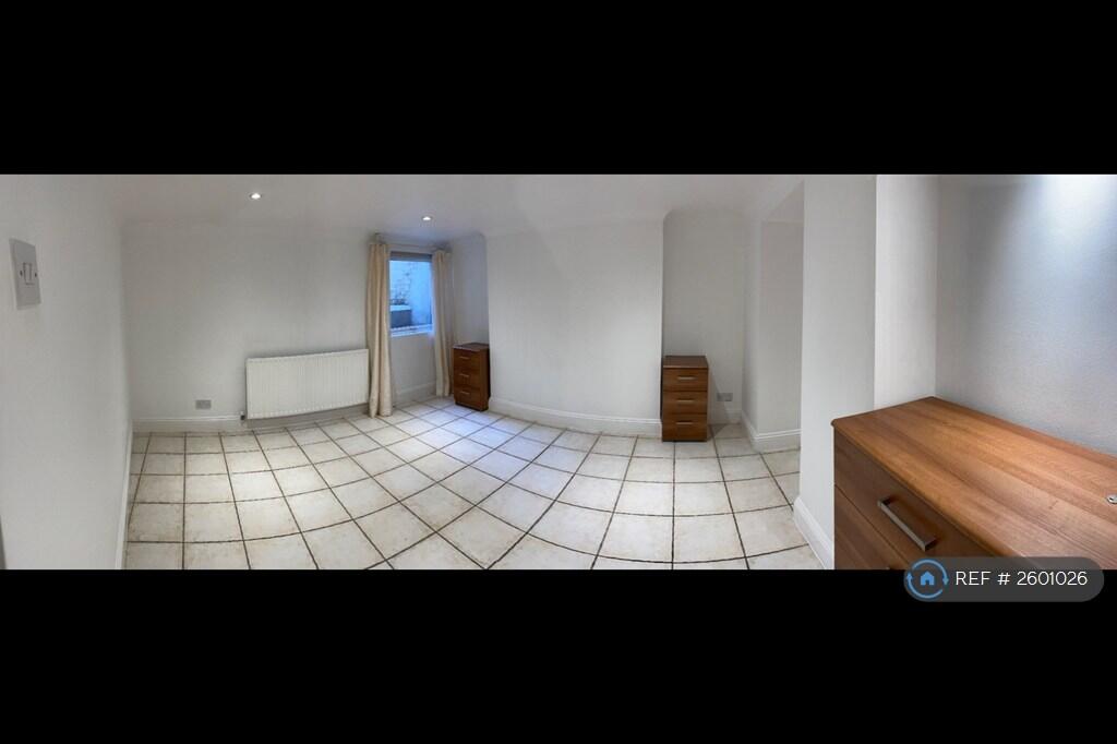 Lower Ground Floor Main Bedroom
