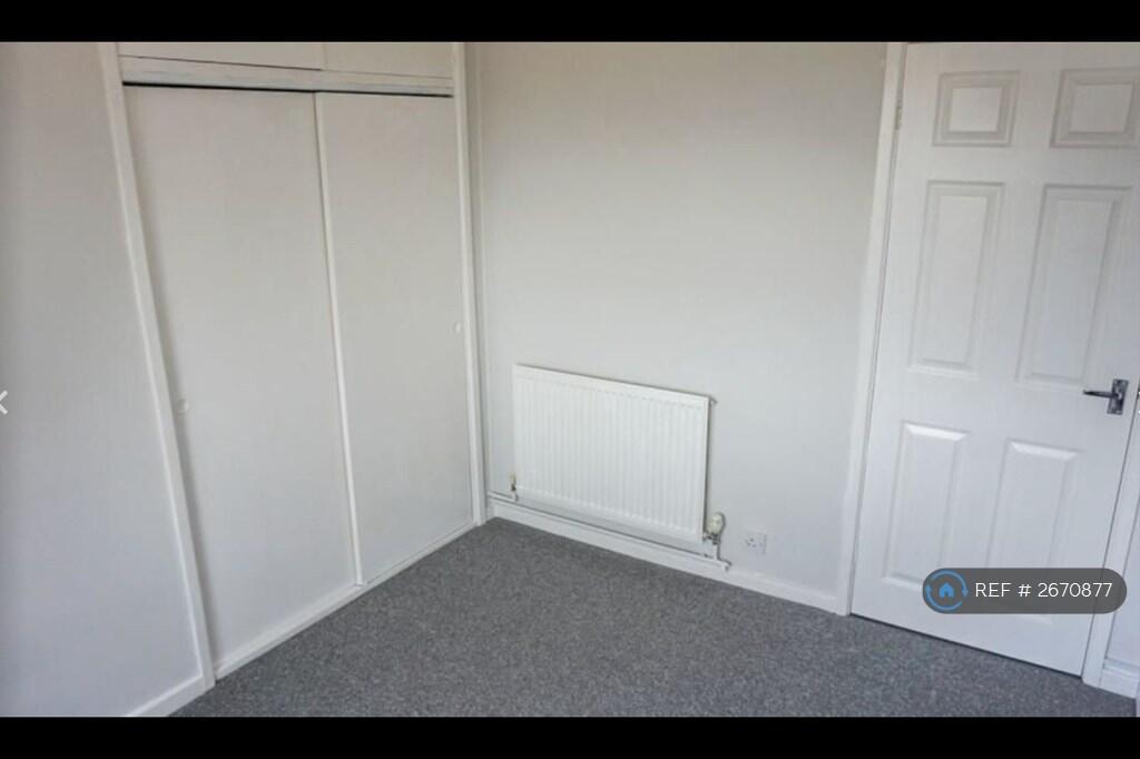 Bedroom 2 (2)