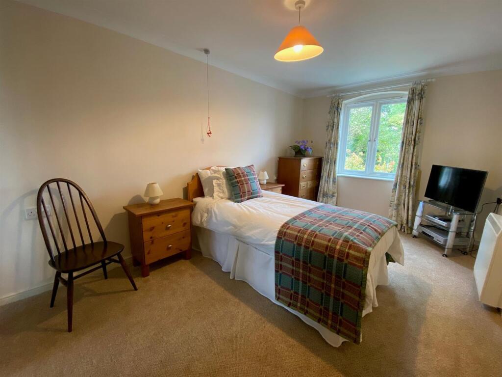 Bedroom One.jpg