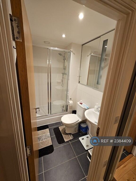 Master Bedroom En-Suite Bathroom 