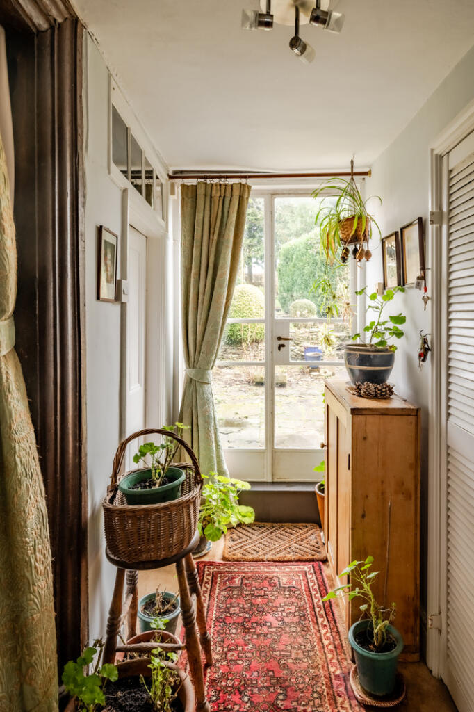 265441 - OM-hr-31.jpg