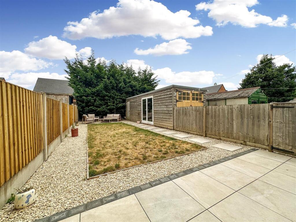 Spacious Private Garden 846