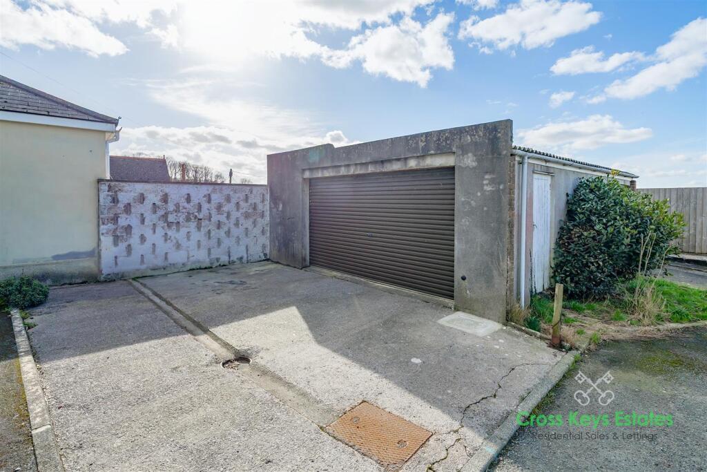 Gardens, Driveway, Garage &amp; Roof Terrace