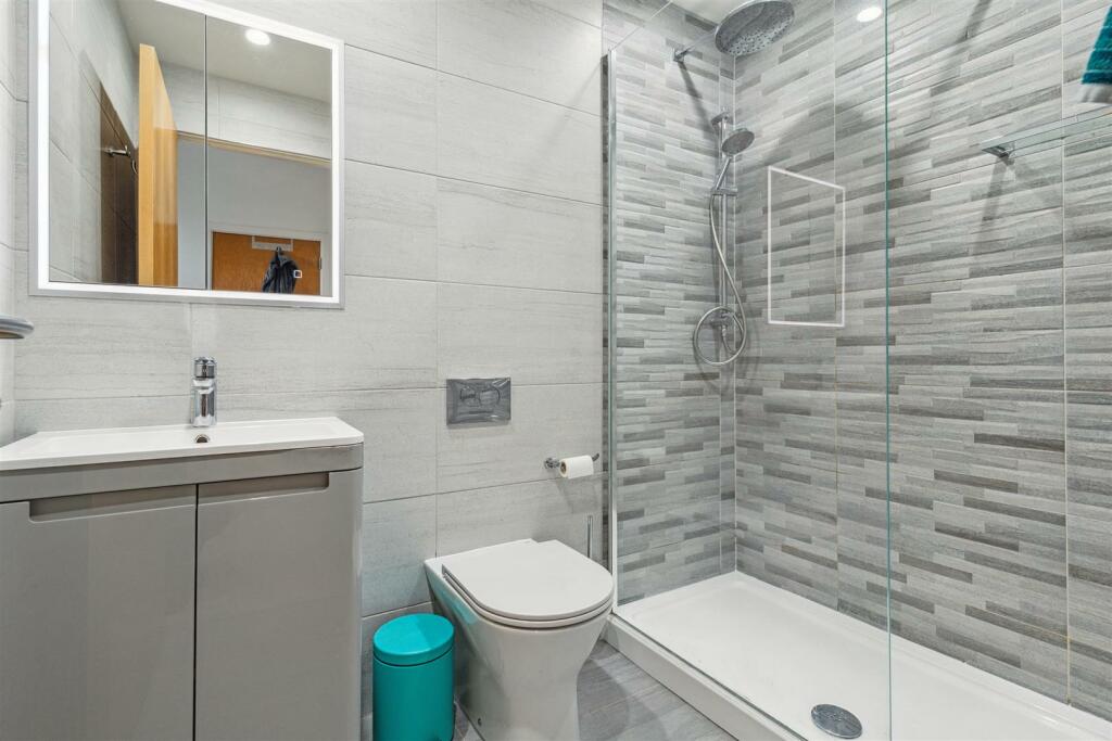 YATES HELLIER - 5 1 305 Glasgow Harbour Terraces (