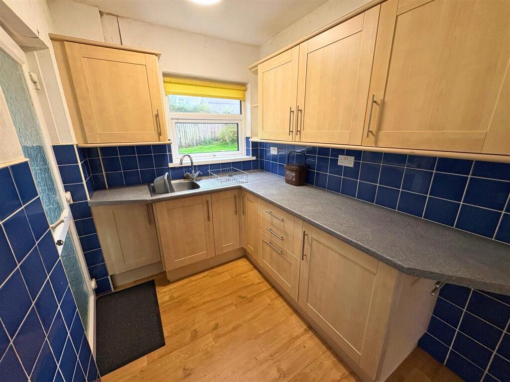 Kitchen b (edit).jpg