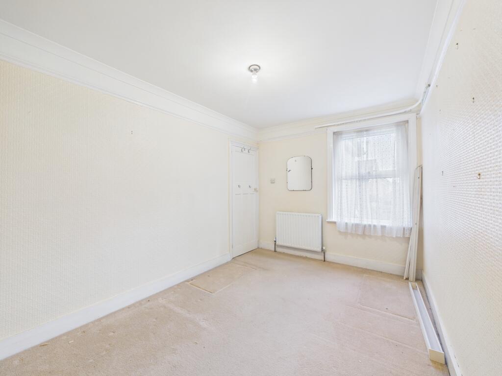 CAM04018G0-PR0395-STILL013