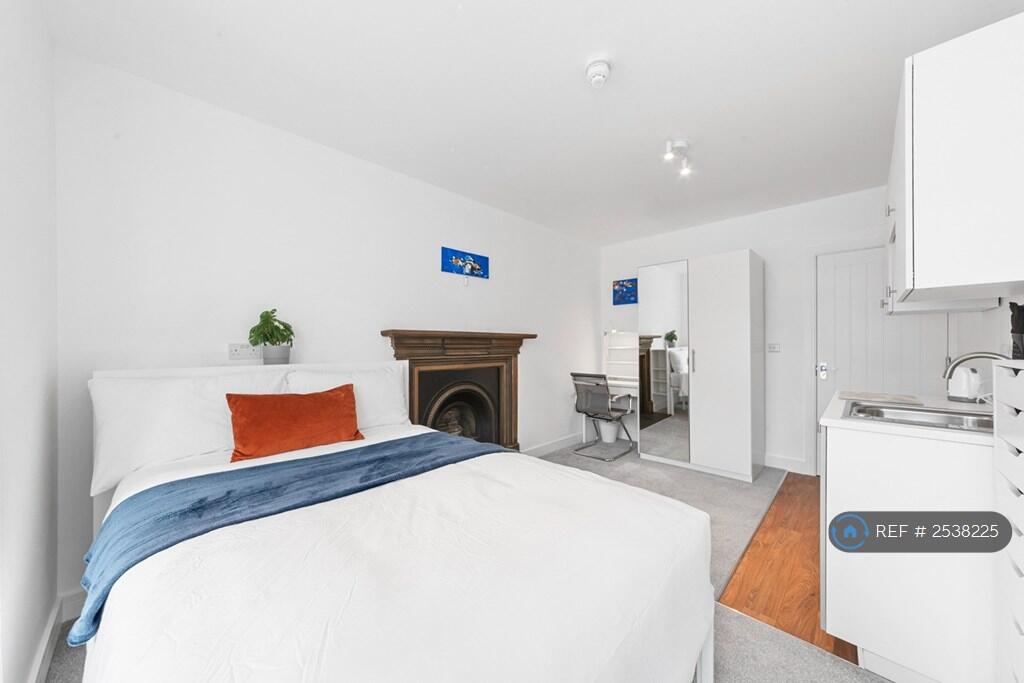 Ensuite Bedroom With Tea Station