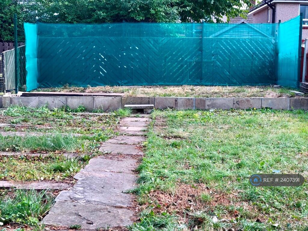 Garden Appx 100ft