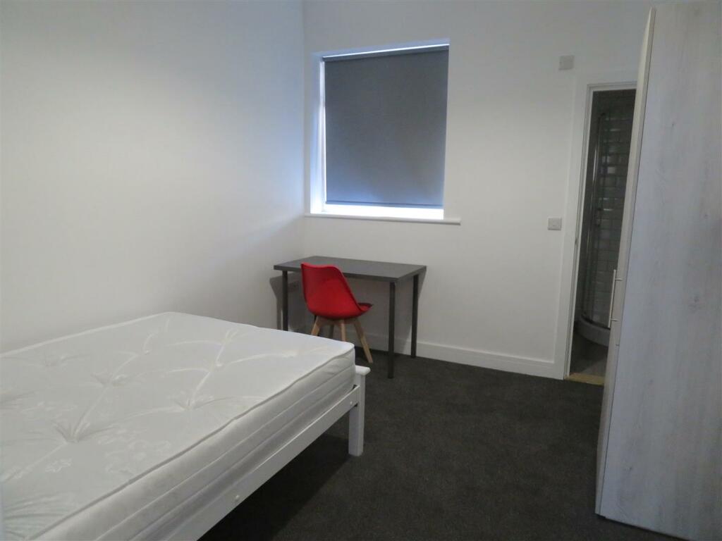 59 Manners Bed2.JPG