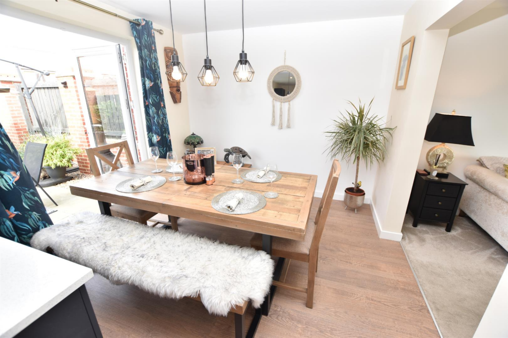 DINING ROOM AREA