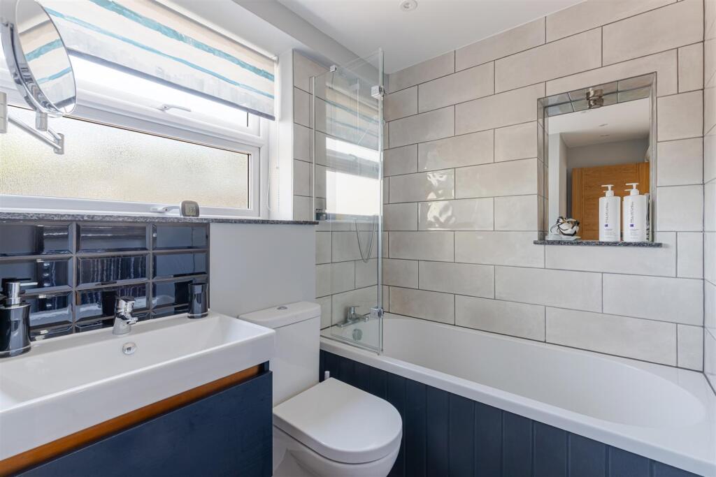 A16 - B5 Shirley Towers Vane Hill Road - 250714.jp