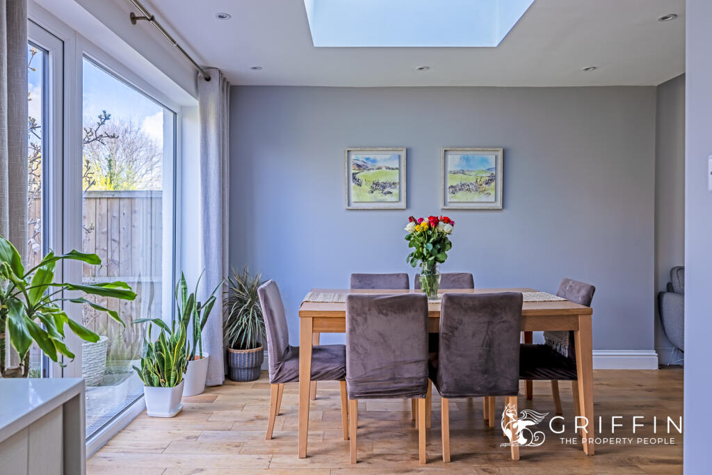 Lounge &amp; Dining