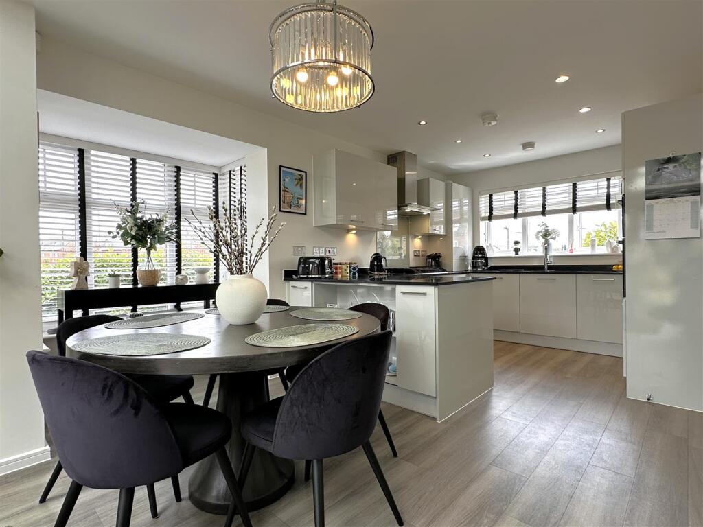 Open-Plan Dining Kitchen 604