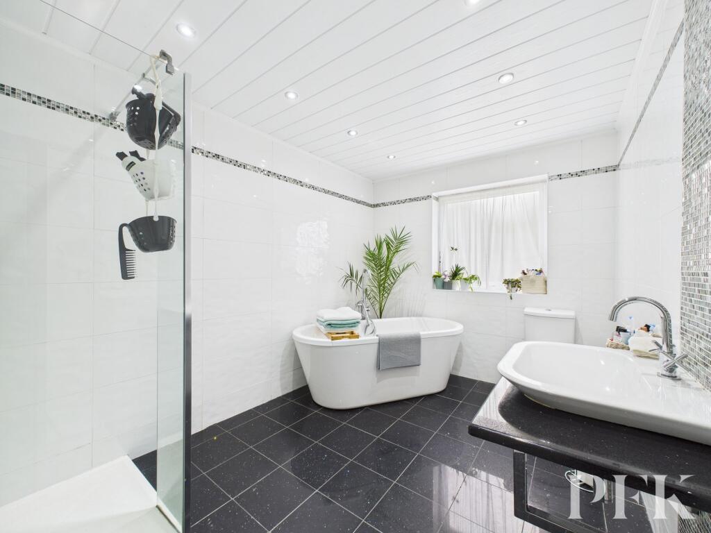 En-Suite Bathroom