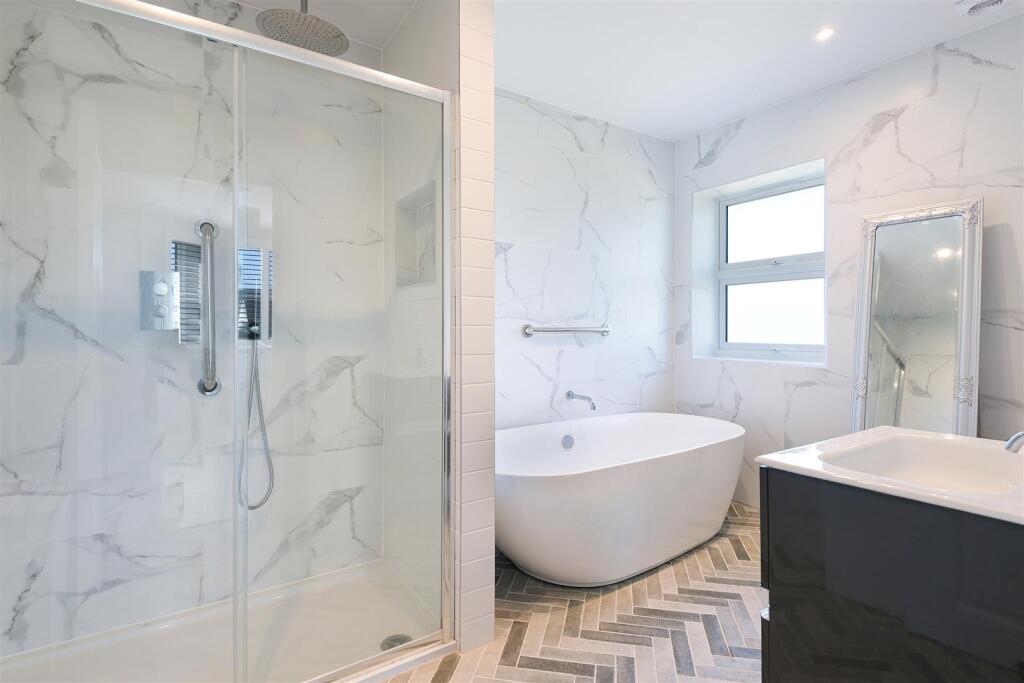 BRUNSWICK CLOSE,6  (3).jpg