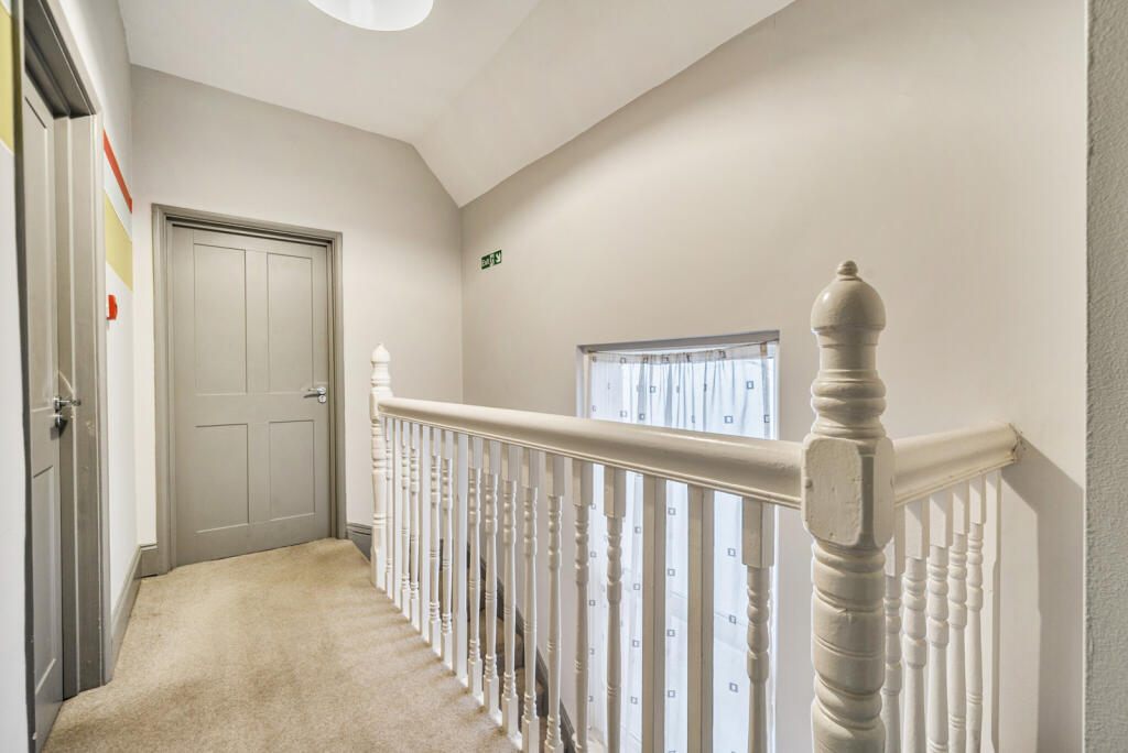 1341973-9-68b1aaa...