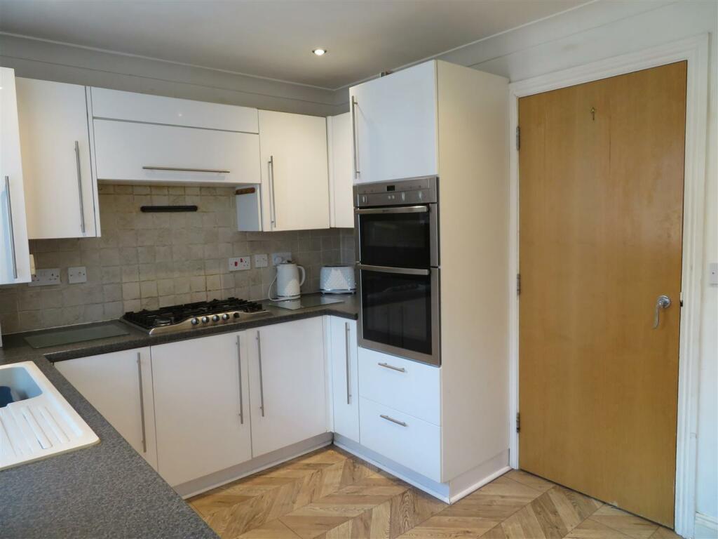 2 Terence Kitchen2.JPG