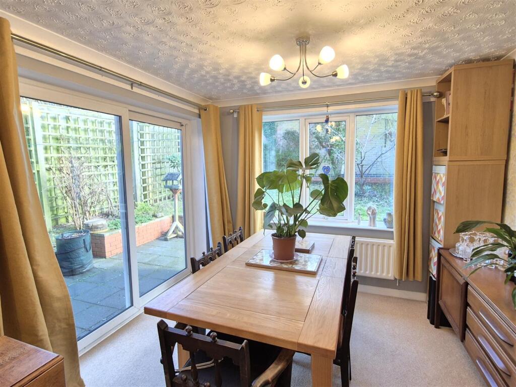 EXTENDED DINING ROOM