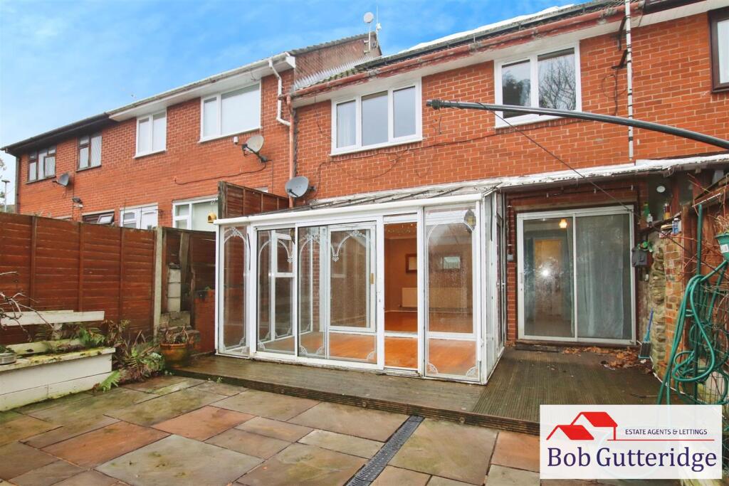 ENCLOSED REAR GARDEN