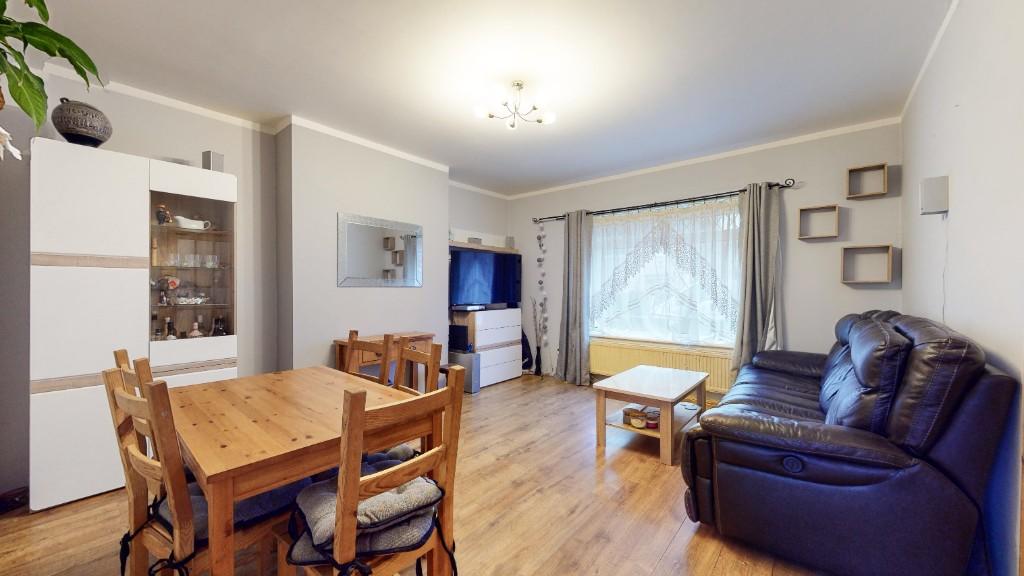 Lounge/Dining Area