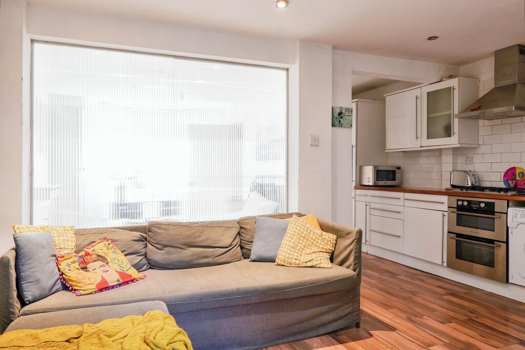 Lounge/Kitchen Area