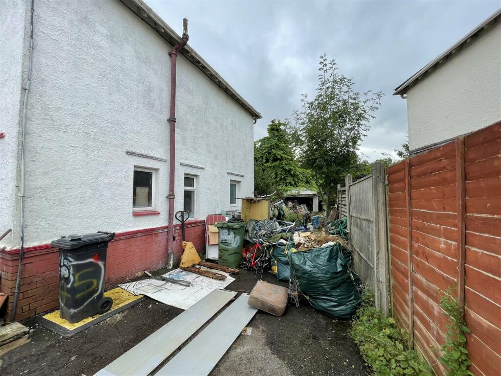3-Bedroom Semi-detached house for auction -  (21).