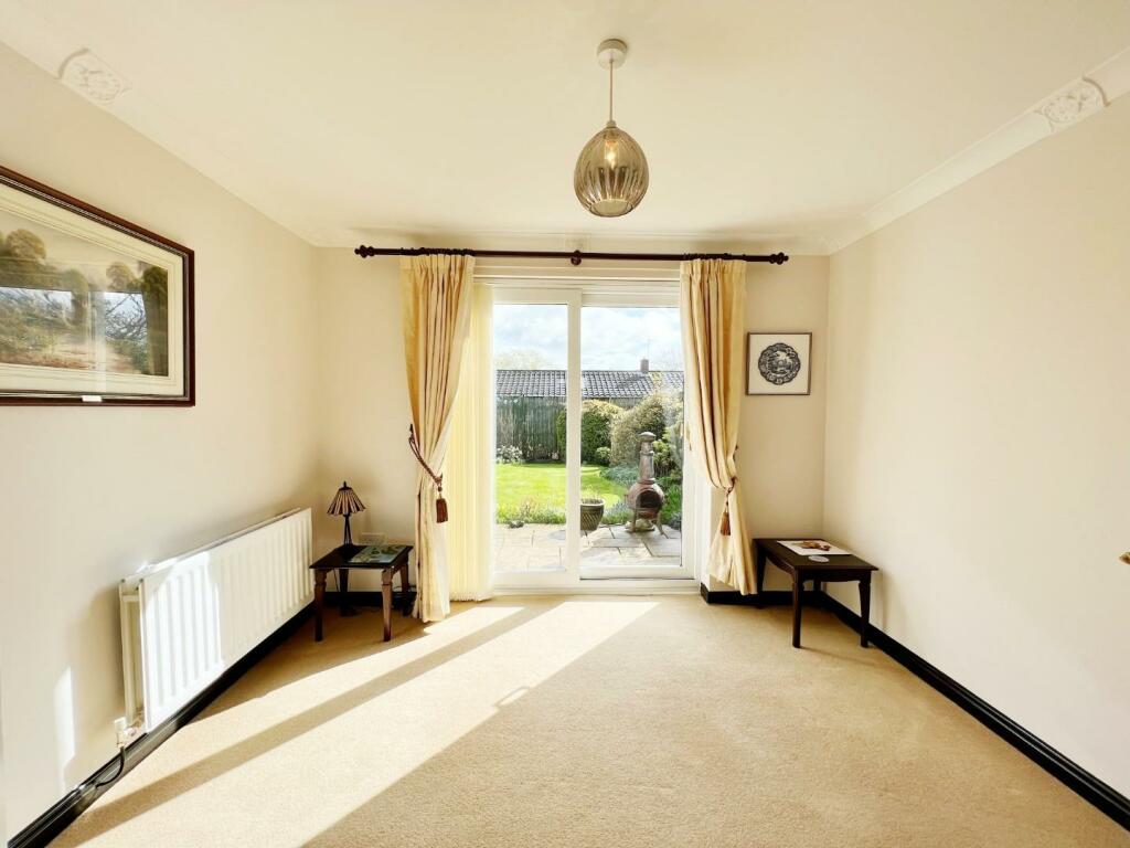 Dining Room pic 1.jpg