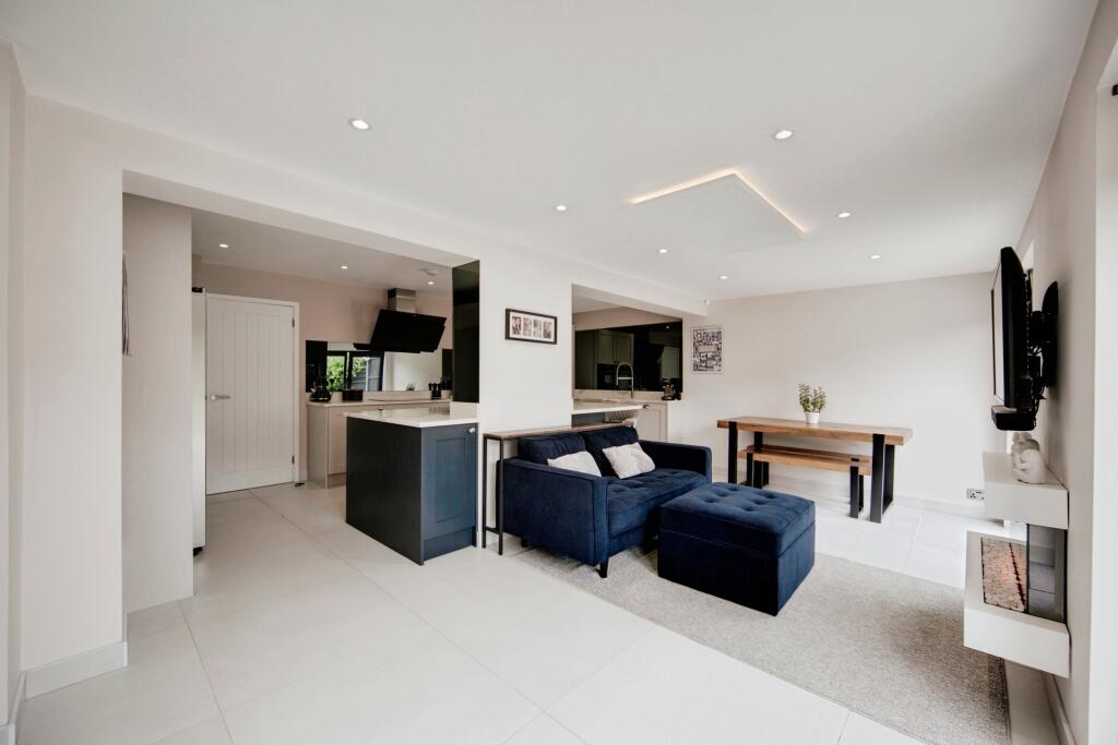 Open Plan Modern Kitchen/Dining Room