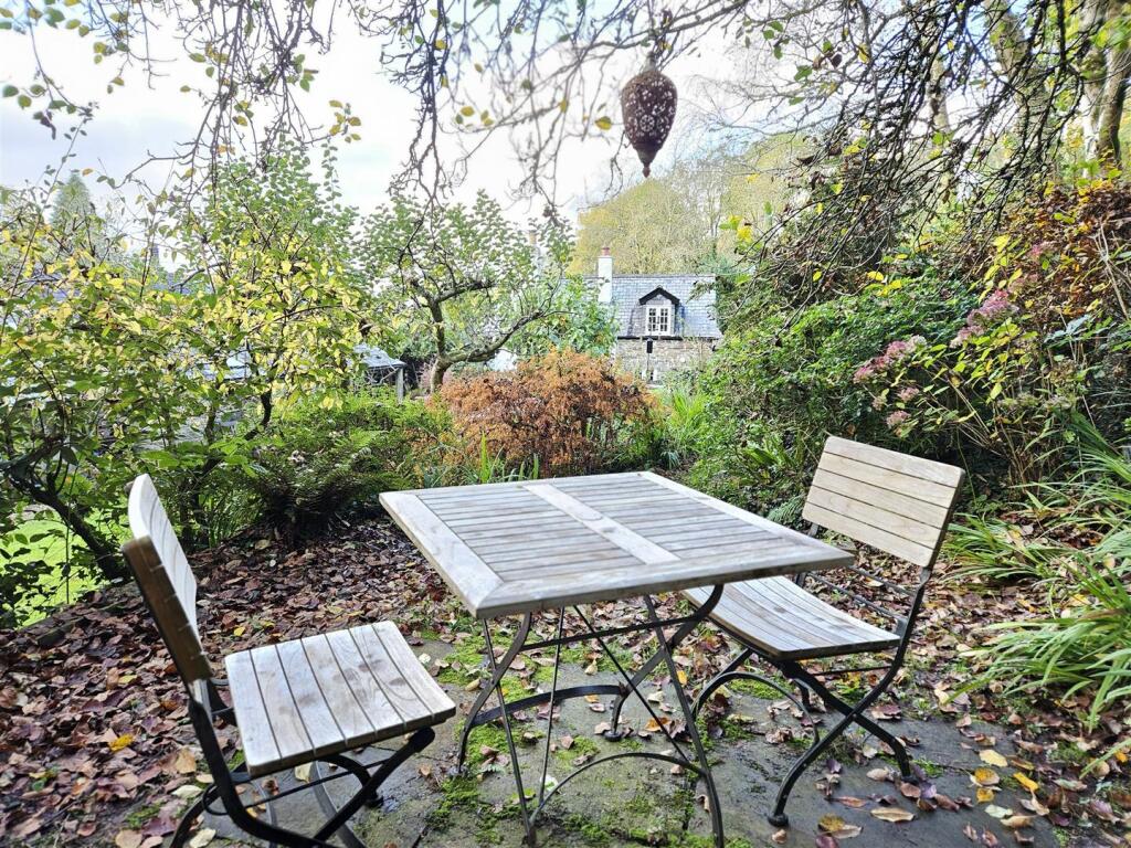 Seating area.jpg