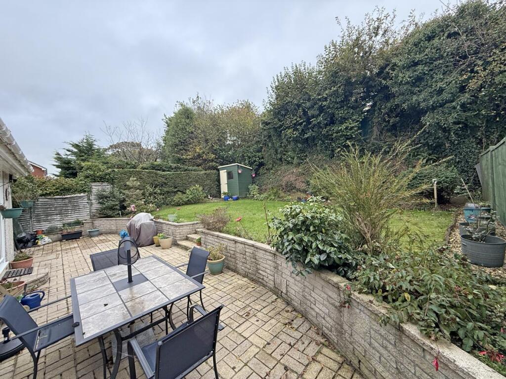 Dunraven Drive 81 - Garden 2.jpg