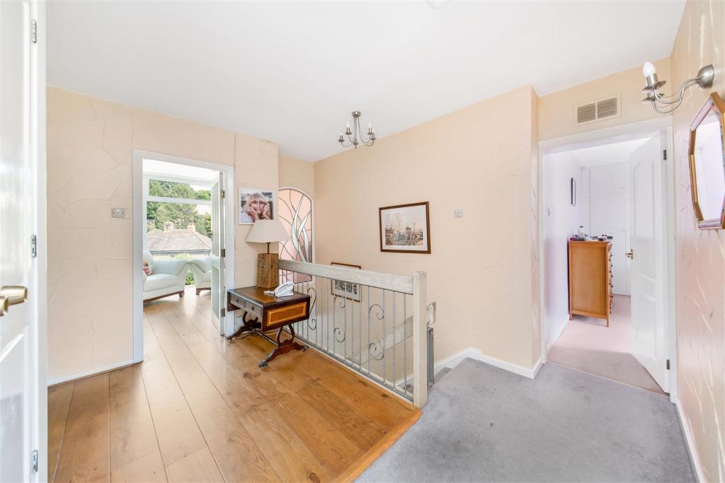 FIRST FLOOR LANDING
