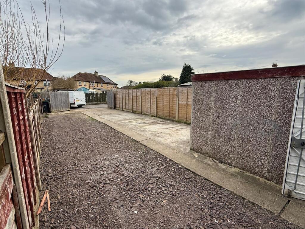 DRIVEWAY.jpg
