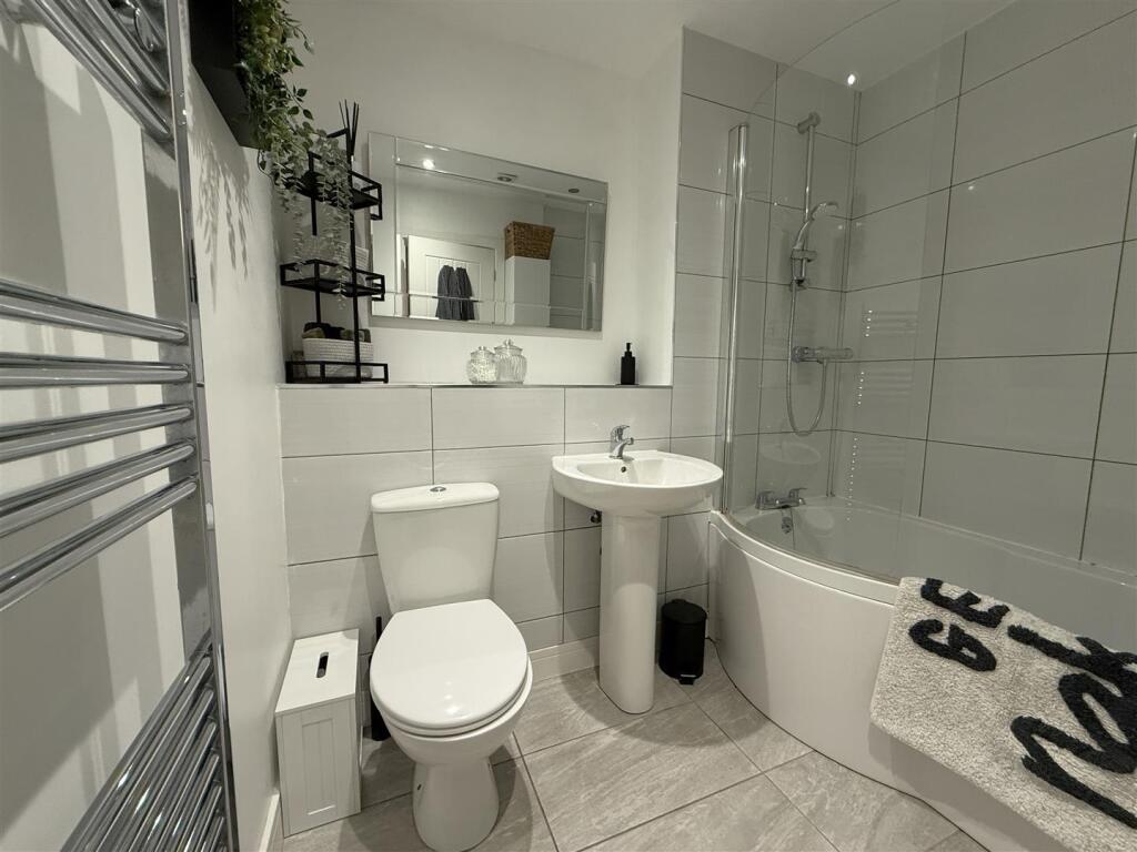 Bathroom.JPG